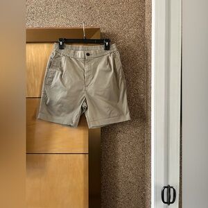 H&M men's khaki regular fit shorts